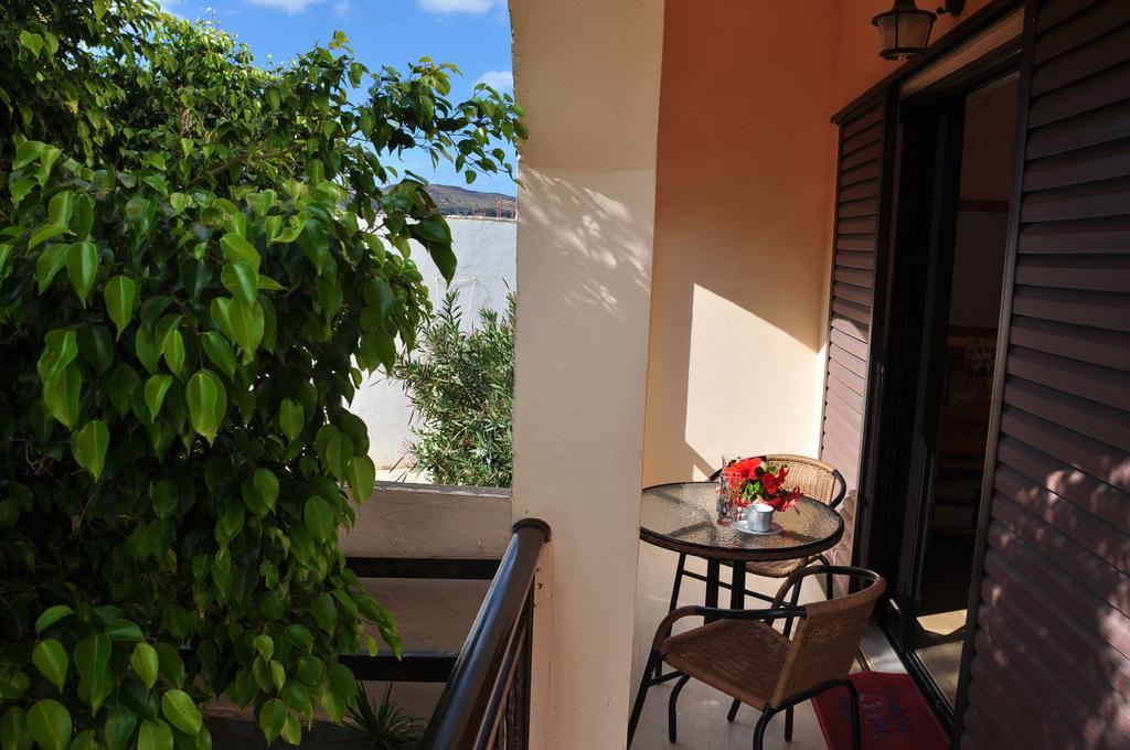 House Margot Hotel Палекастрон Стая снимка