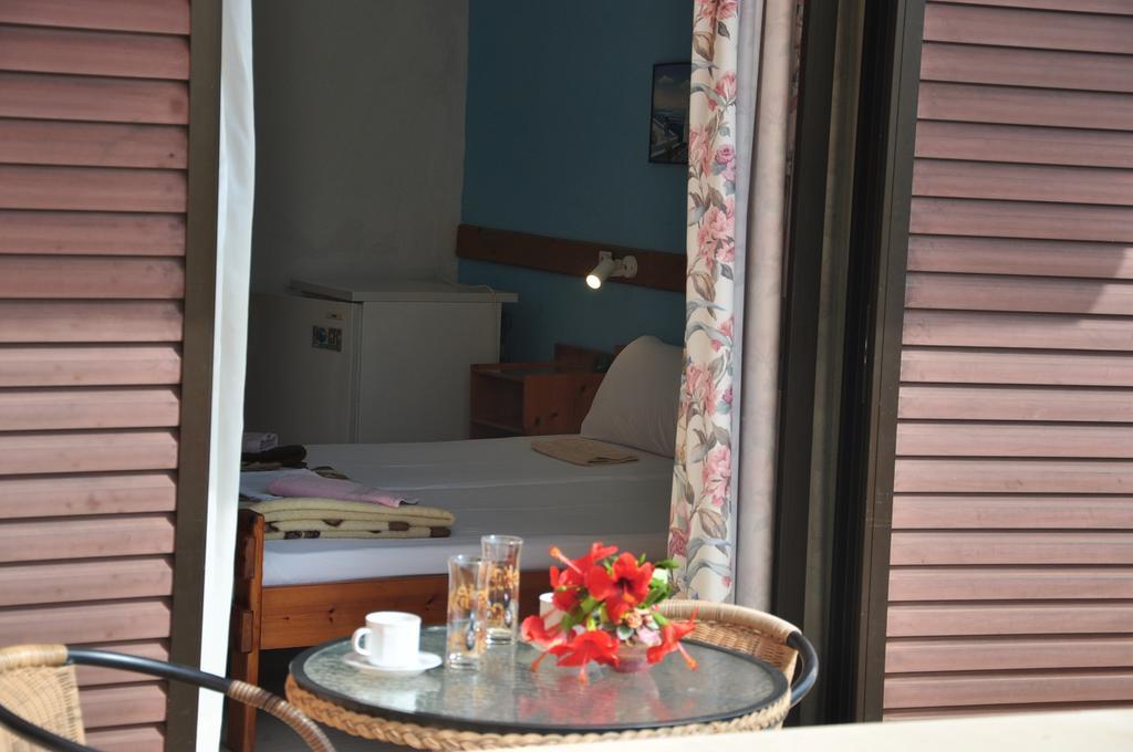 House Margot Hotel Палекастрон Стая снимка